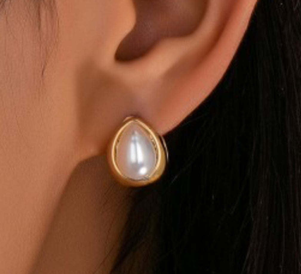 Huggie Pearl Earrings