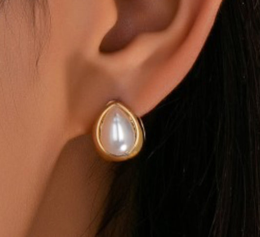Huggie Pearl Earrings